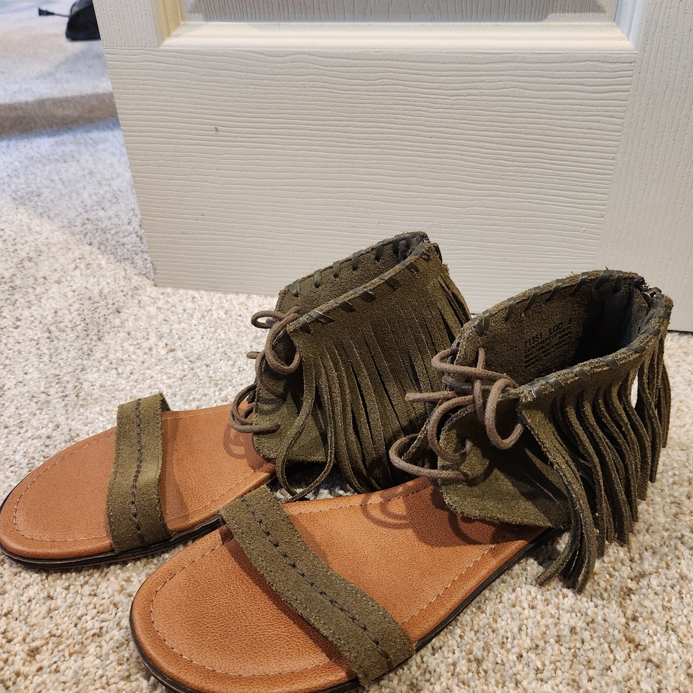 Fringe Sandals in Olive and Tan